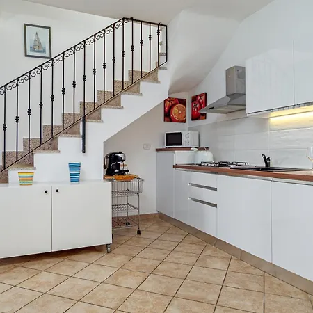 Eleonora-iun-p6104 Сан-Теодоро